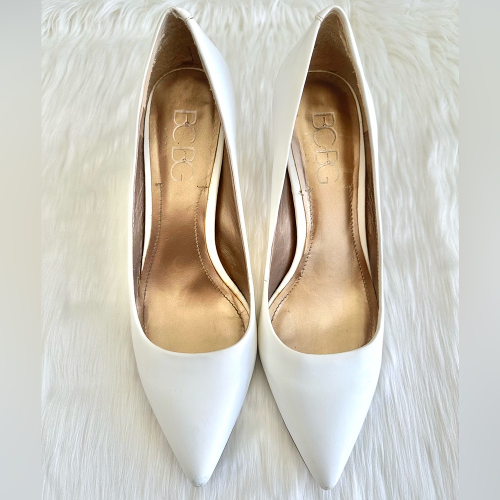 BCBG CLASSIC PUMPS